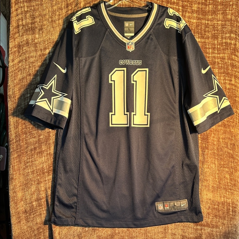 Nike Black and Gold Short Sleeve Tee